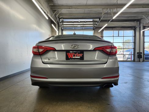 Used 2016 Hyundai Sonata SE w/ Cargo Package image 31