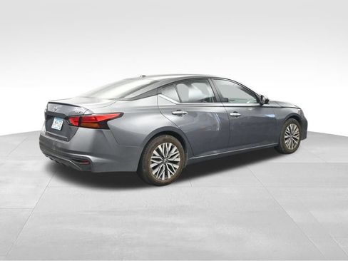 Used 2024 Nissan Altima 2.5 SV FWD image 5