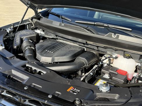 Used 2023 Chevrolet Tahoe Z71 w/ Luxury Package image 34