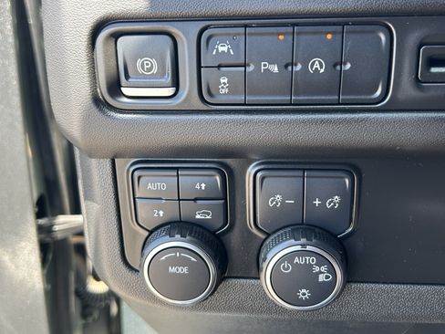 Used 2024 Chevrolet Tahoe LT AWD/4WD image 32