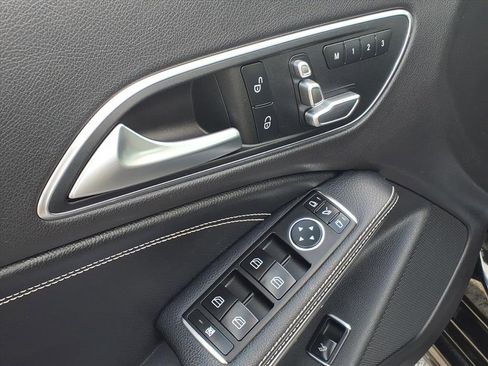 Used 2018 Mercedes-Benz CLA 250 4MATIC image 12