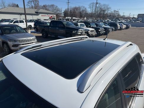 Used 2019 Jeep Cherokee Limited w/ Luxury Group image 14