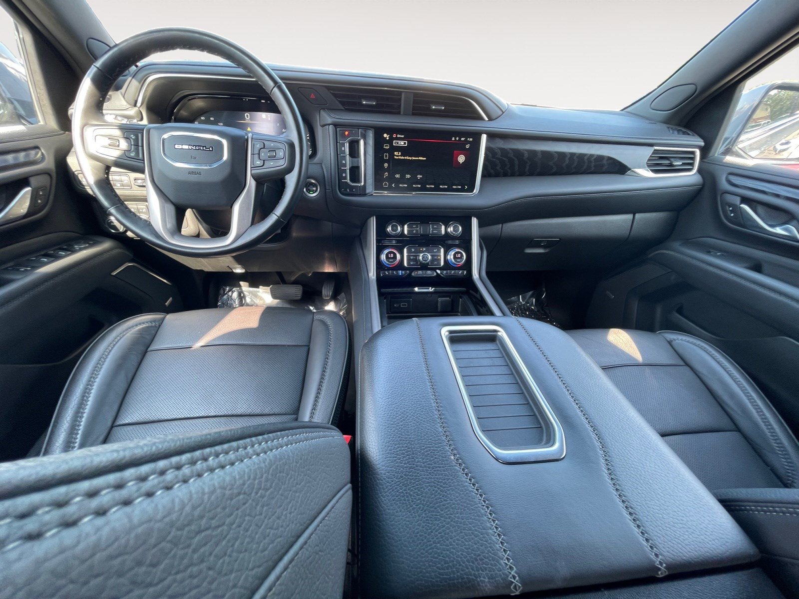 Used 2022 GMC Yukon Denali AWD/4WD image 10