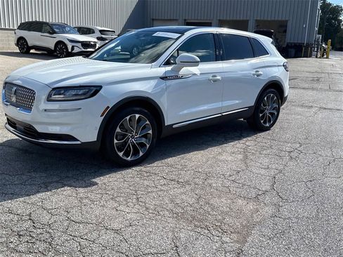 Used 2022 Lincoln Nautilus Reserve w/ Equipment Group 201A image 10