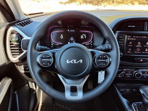 Used 2023 Kia Soul LX image 14