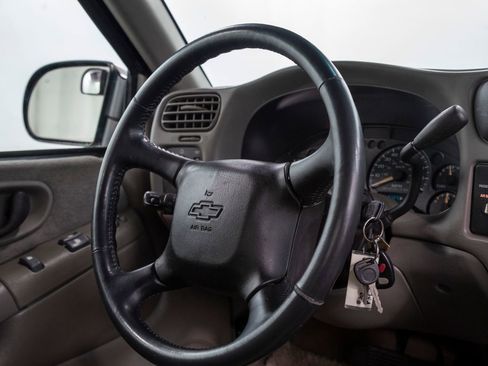 Used 2002 Chevrolet S10 Pickup LS w/ LS Preferred Equipment Group image 19