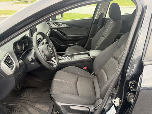 Used 2018 MAZDA MAZDA3 Sport w/ Preferred Equipment Package FWD image 14