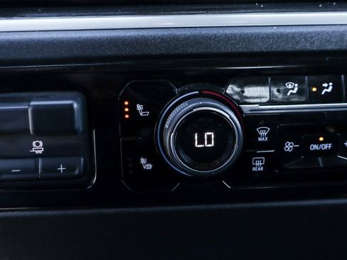 Used 2025 Chevrolet Silverado 3500 LT w/ Convenience Package image 38