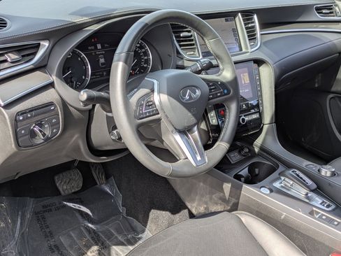 Used 2025 INFINITI QX55 Essential AWD/4WD image 16