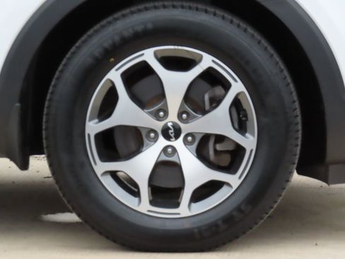 Used 2022 Kia Telluride EX AWD/4WD image 16
