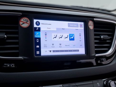 Used 2023 Chrysler Voyager LX image 21