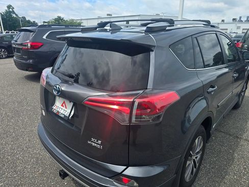 Used 2018 Toyota RAV4 XLE w/ Convenience Package AWD/4WD image 5