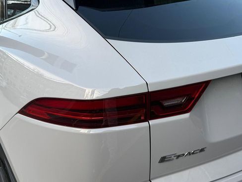 Used 2018 Jaguar E-PACE SE image 27