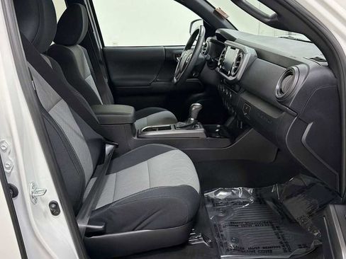 Certified 2021 Toyota Tacoma TRD Off-Road AWD/4WD image 28