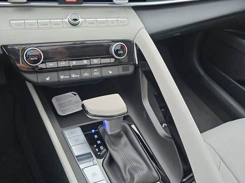 New 2026 Hyundai Elantra Limited FWD image 17