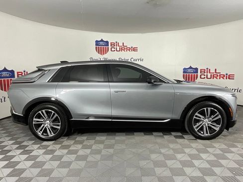 Used 2024 Cadillac Lyriq Luxury AWD/4WD image 2