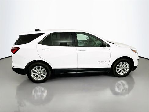 Used 2019 Chevrolet Equinox LS image 8
