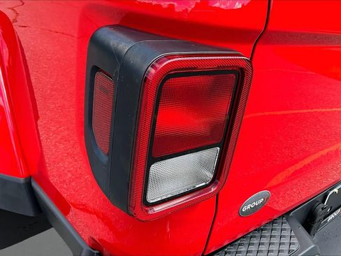 Used 2021 Jeep Gladiator Sport AWD/4WD image 28