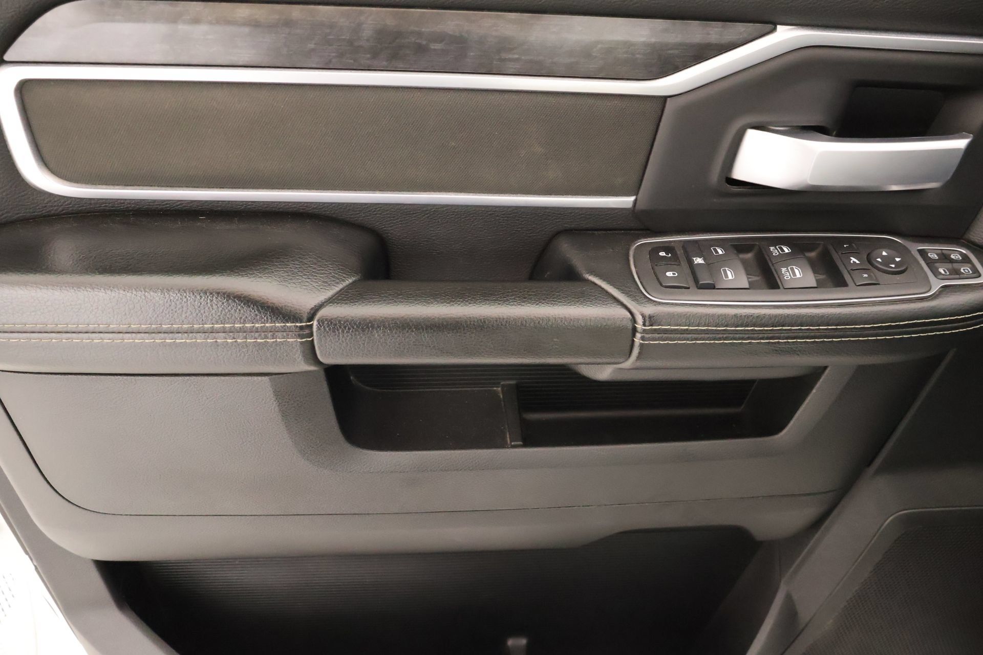 Used 2024 RAM 3500 Big Horn AWD/4WD image 14