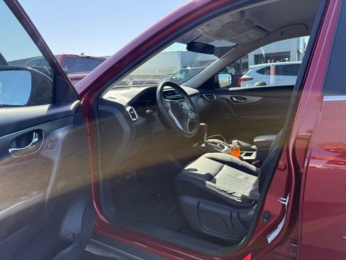 Used 2015 Nissan Rogue S image 9