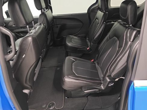 New 2026 Chrysler Pacifica Select AWD/4WD image 10