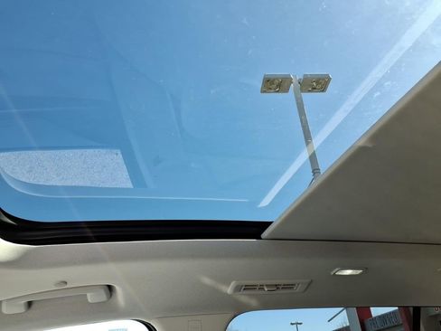 Used 2025 Buick Enclave Avenir w/ Super Cruise Package FWD image 16
