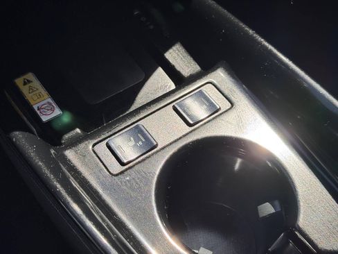 Used 2021 Toyota Prius FWD image 23