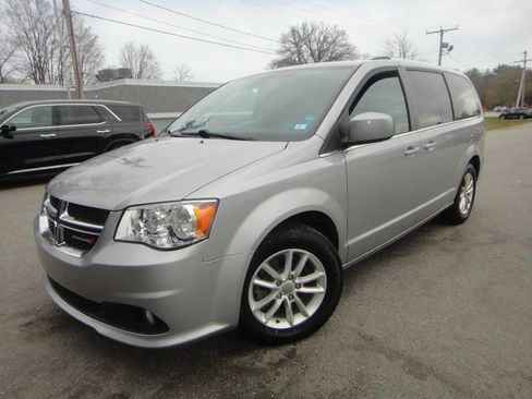 Used 2018 Dodge Grand Caravan SXT FWD image 1