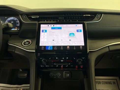 Used 2024 Jeep Grand Cherokee L Limited w/ Luxury Tech Group II image 14