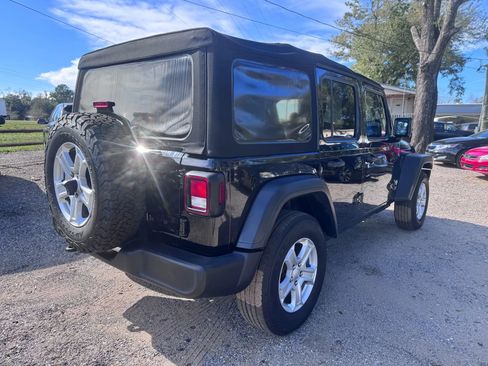 Used 2018 Jeep Wrangler Unlimited Sport S image 9