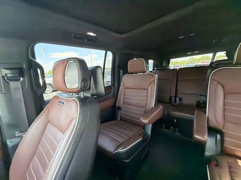 Used 2023 GMC Yukon XL Denali Ultimate AWD/4WD image 12