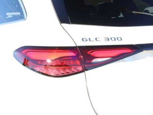 Certified 2025 Mercedes-Benz GLC 300 image 11
