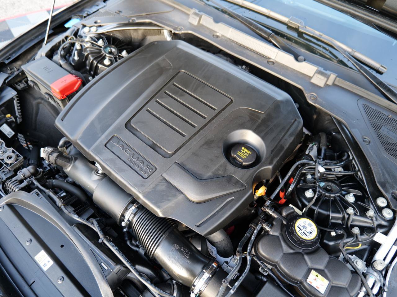 Used 2024 Jaguar XF R-Dynamic SE AWD/4WD image 57