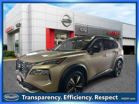Used 2023 Nissan Rogue SL AWD/4WD image 2
