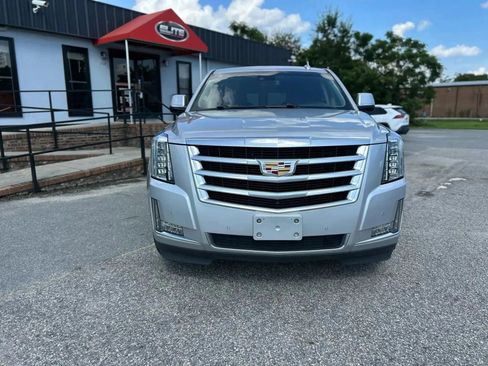 Used 2018 Cadillac Escalade Luxury image 4