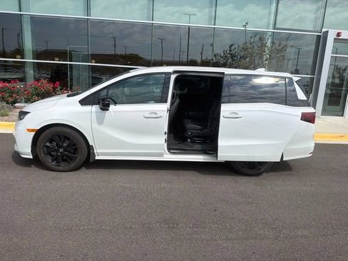 Used 2023 Honda Odyssey Sport image 4
