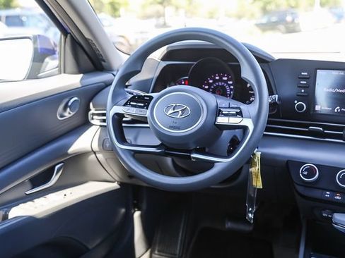 Certified 2023 Hyundai Elantra SE FWD image 17