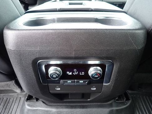 Used 2024 GMC Yukon SLT AWD/4WD image 21