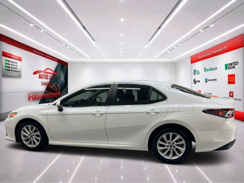 Used 2022 Toyota Camry LE FWD image 5