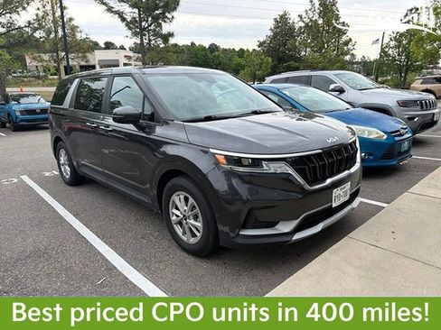 Used 2023 Kia Carnival LX FWD image 1