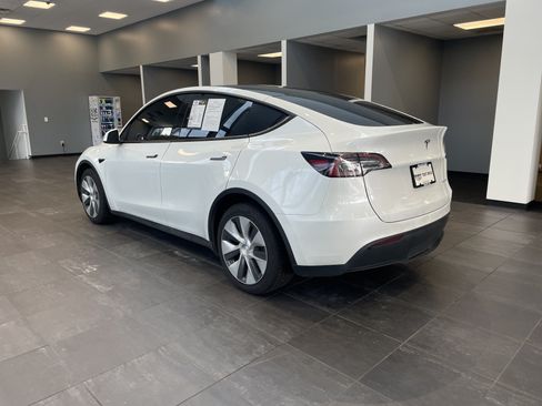 Used 2023 Tesla Model Y Long Range AWD/4WD image 8