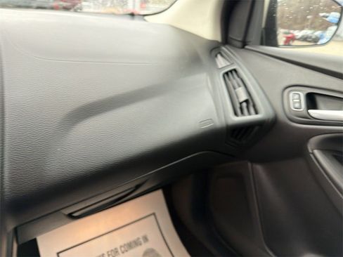 Used 2018 Ford Focus SE w/ Cold Weather Package image 22