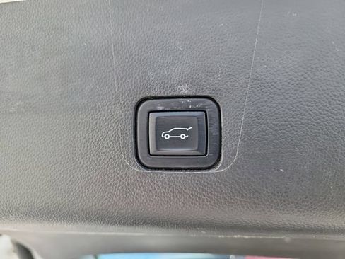 Certified 2023 Chevrolet Traverse LT FWD image 11