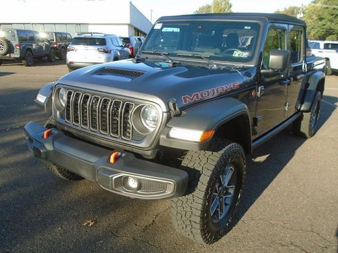 Certified 2024 Jeep Gladiator Mojave w/ Technology Group image 4