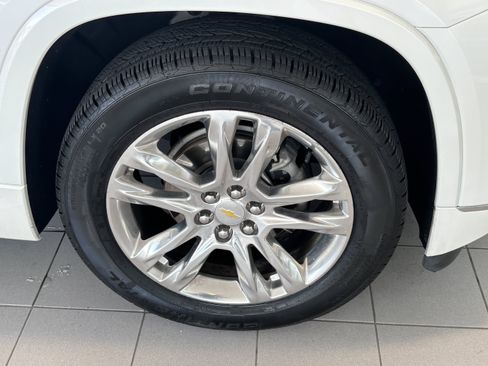 Used 2021 Chevrolet Traverse High Country w/ LPO, 'HIT The Road' Package AWD/4WD image 9