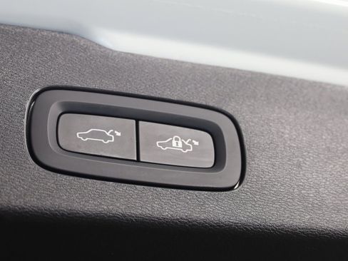 Used 2024 Volvo V60 B5 Cross Country Plus image 50