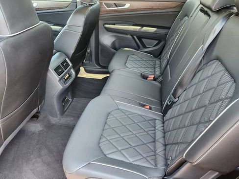 Used 2024 Volkswagen Atlas SEL Premium R-Line AWD/4WD image 20