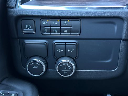 New 2026 Chevrolet Suburban Premier image 29