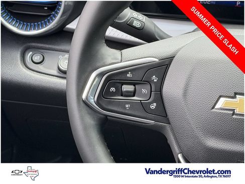 Certified 2025 Chevrolet Trax LT w/ Driver Confidence Package FWD image 13