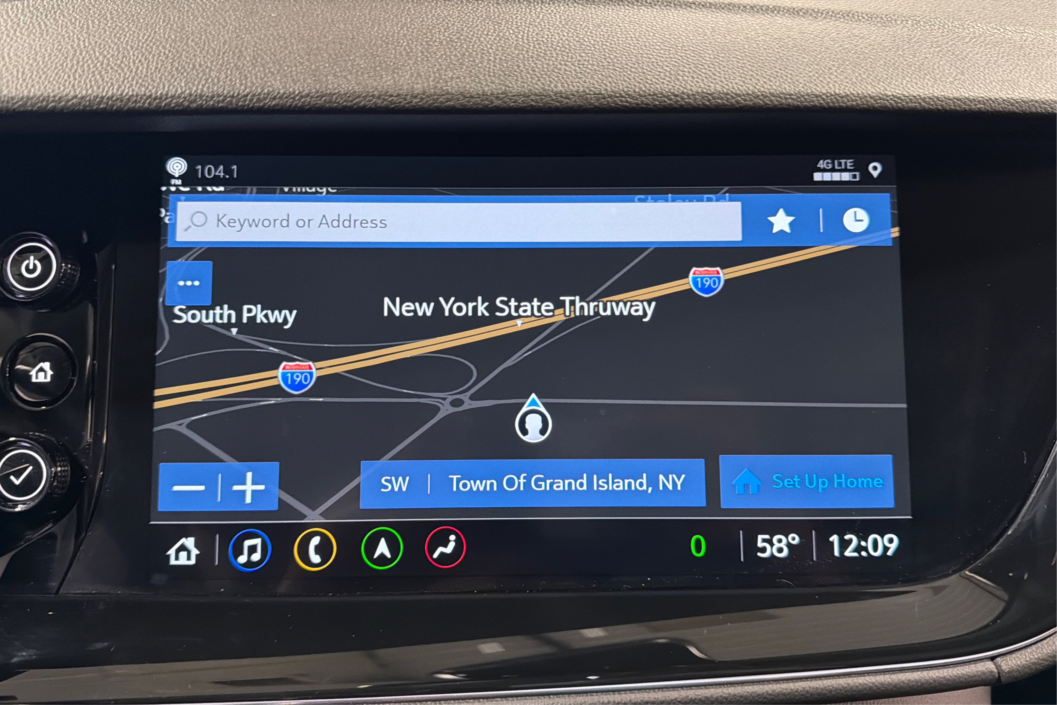 Used 2023 Buick Envision Avenir AWD/4WD image 32